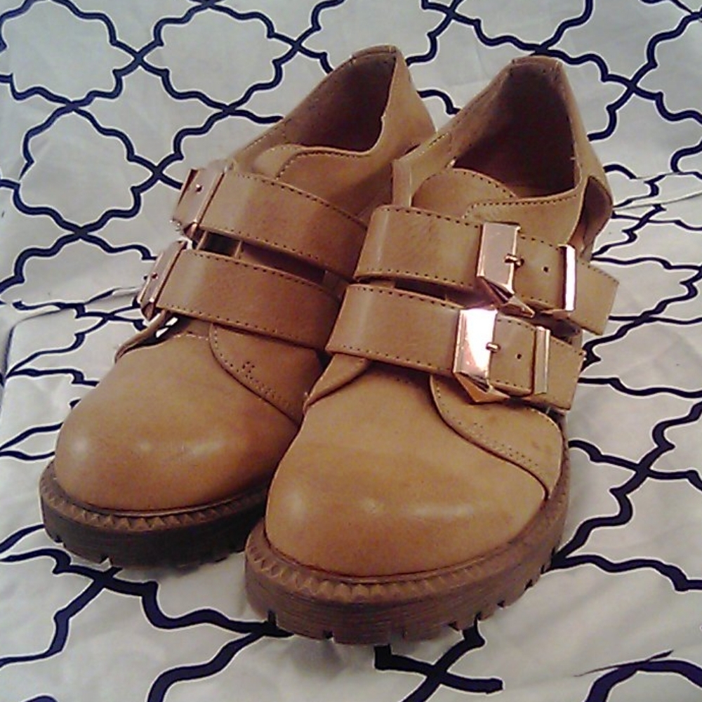 🌟Sold 🌟Natura Breeze Tan/Gold Buckle Open Boots